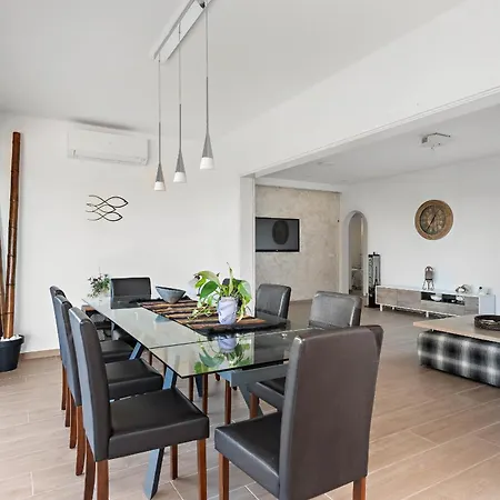 Caterina - Villa Punta Prima (Menorca)