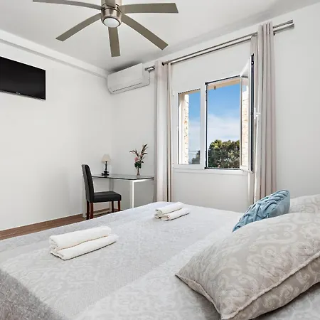 Βίλα Caterina - *